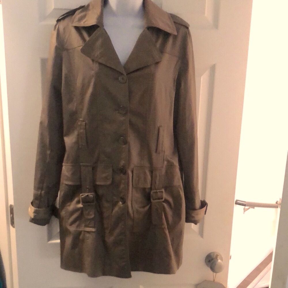 Dahlia Classic Brown Trench Coat with Adjustable Cuffs